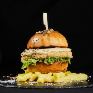 Burger de Naut cu Hummus (vegetarian)