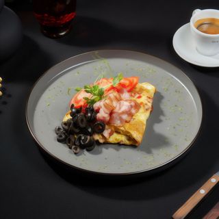 MD1 - Omletă țărănească cu roșii, bacon și măsline