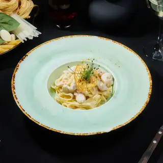 Tagliatelle cu somon fume si piept de pui