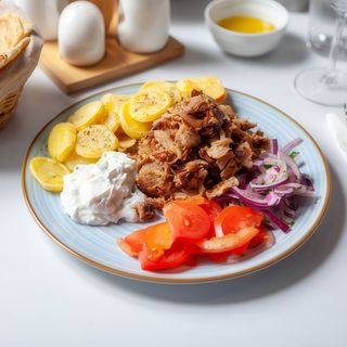 Gyros de porc la farfurie