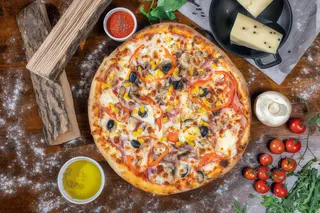Combo Pizza Family Ø32cm  + doza Cola