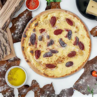 Pizza Lichiu cu prune Ø32cm