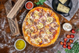 Pizza Tonno e Cipolla Ø50cm