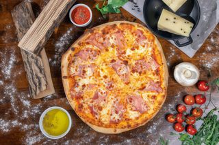 Combo Pizza Prosciutto Ø32cm + doza Cola