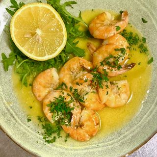 Creveţi cu unt şi usturoi