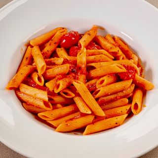 Penne cu sos de roşii