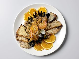 Zarzuela catalană cu fructe de mare