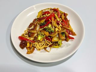 Tăiţei chinezeşti cu legume