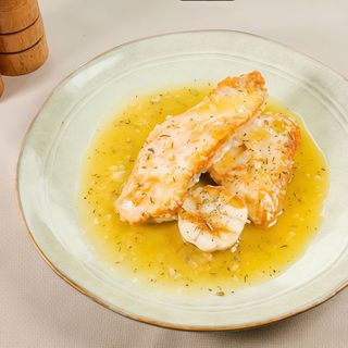 Piept de curcan cu cimbru şi usturoi