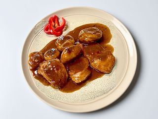 Muşchiuleţ de porc cu sos brun şi ciuperci