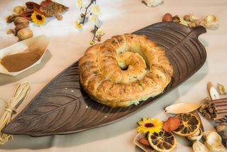 Plăcintă țărănească cu brânză și verdețuri