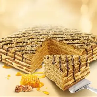 Tort Marlenka cu miere si nuca