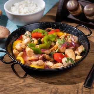 Pui picant cu legume și orez în stil chinezesc