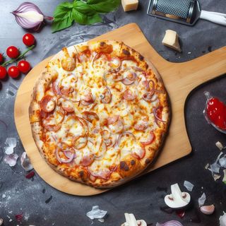 Pizza Szakácsunk specialitása / Specialitatea pizzerului