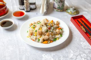 Orez prăjit cu pui și legume