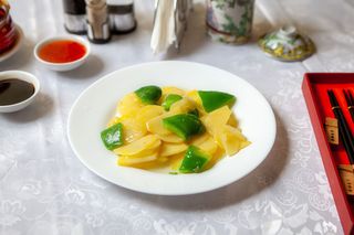 Felii de cartofi și ardei cu orez