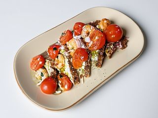 Bruschete cu pesto picant si creveti