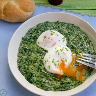 Spanac cu oua ochiuri/chifla