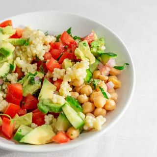 Salata de naut cu avocado