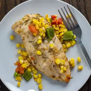 Piept de pui cu legume