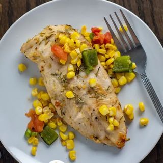 Piept de pui cu legume