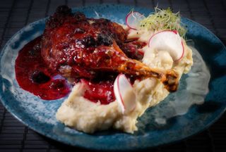 Confit de rață cu piure trufat