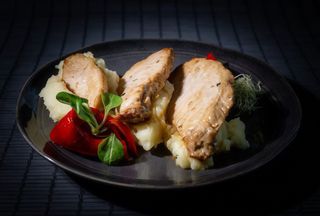 Cotlet de porc la tigaie /piure / ardei copti