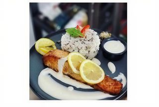 Somon cu sos cremos de lămâie / orez cu parmezan