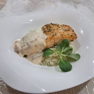 Somon cu sos cremos de lămâie si orez cu parmezan