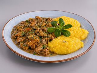 Sote de hribi cu mămăligă (de post)