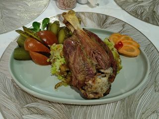 Rasol de porc / cartofi zdrobiți / murături
