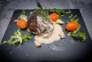 Mușchi de vită cu sos de piper verde