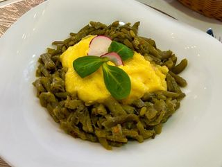Fasole verde cu mămăligă (de post)