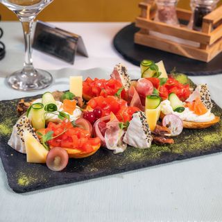 Platou bruschette & branzeturi 2 persoane