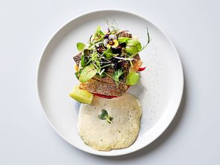 Biban de mare cu spaghete de legume si sos lemon