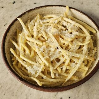 Cartofi proaspeți prăjiți