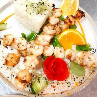 Frigărui din creveți cu orez basmati