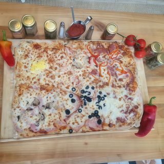 PIZZA FAMILY ( 6 SORTIMENTE DE PIZZA)  aprox 2 kg