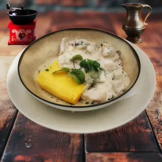 PUI CU CIUPERCI ȘI MĂMĂLIGUȚĂ