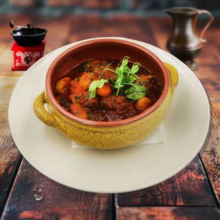 GULAS DE VITA CU GALUSTE DE FAINA