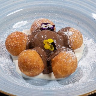 Papanasi bilute cu smantana si finetti