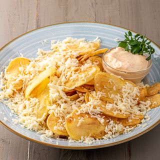 Chipsuri de casa cu mozzarella si sosul casei