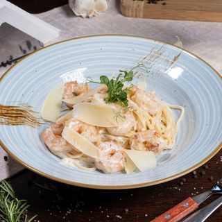 Spaghete cu creveti in sos alb