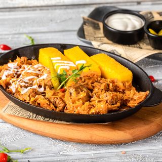 Toros kaposzta cu mămăligă prăjită