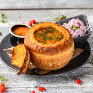 Ciorba de fasole in paine