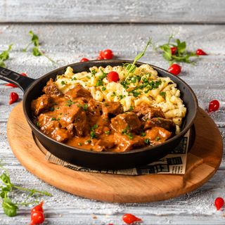 TOCĂNIȚĂ DE VIȚEL CU GĂLUȘTE