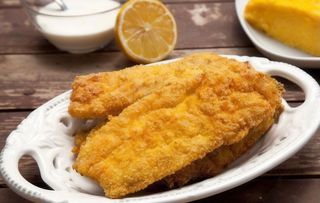 File de pastrav prajit cu mamaliguta si mujdei