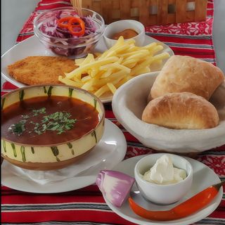 Meniul zilei 1 Ciorba de legume + Snitel de pui