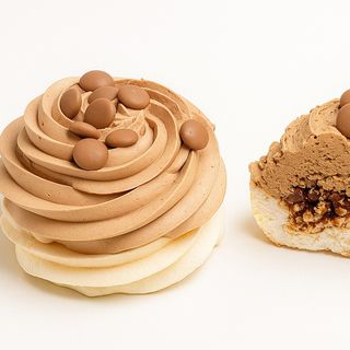 Pavlova cu Mousse de Ciocolată și Filling de Gianduia (Ferrero Rocher)