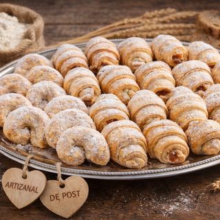 Platou mix cornulețele cu rahat & cornulețele  cu nuca